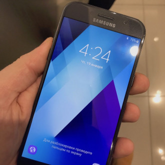 Защитная бронированная пленка на Samsung Galaxy A3 2017